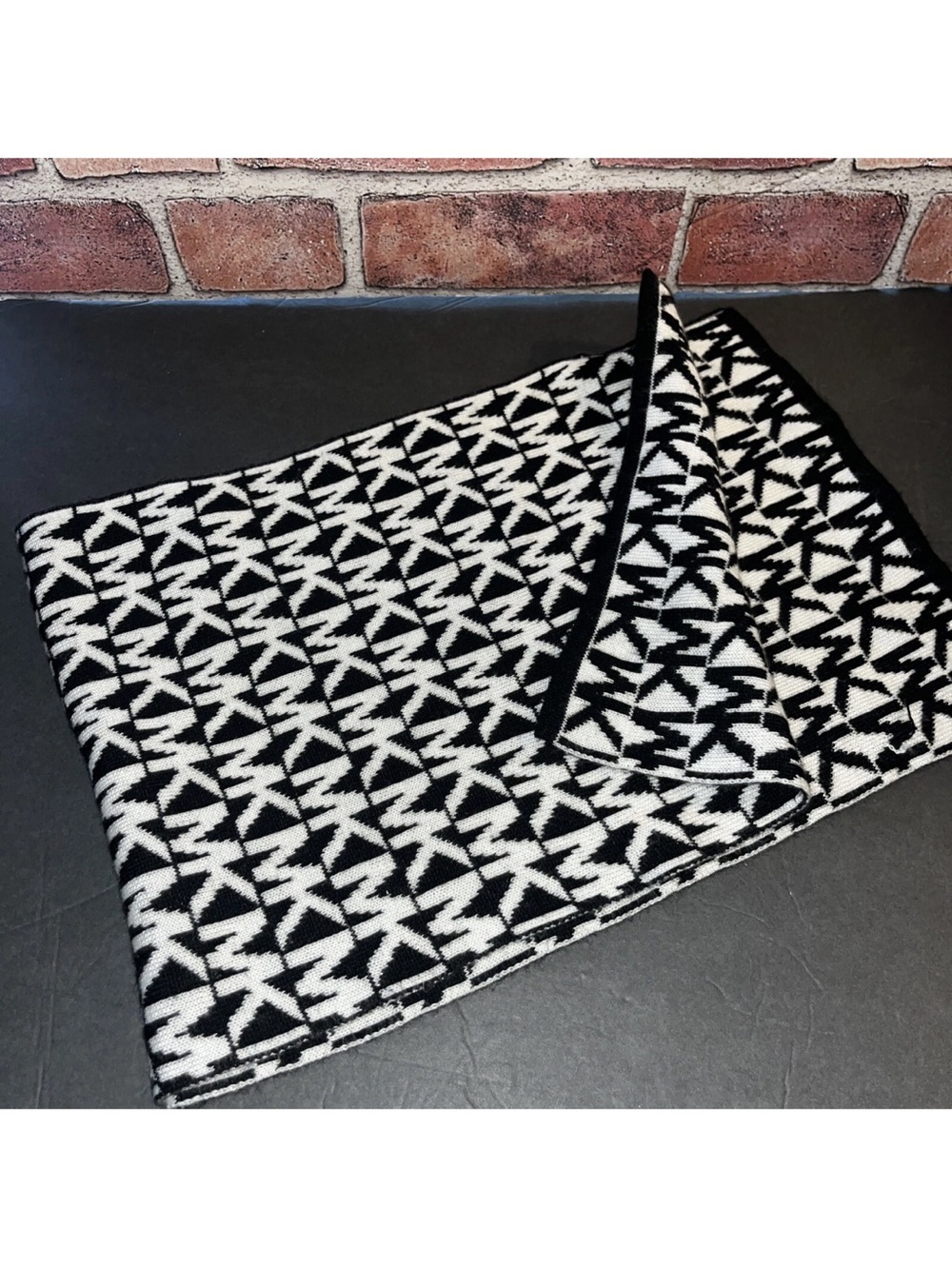 Michael Kors Black and White Houndstooth Knit Scarf